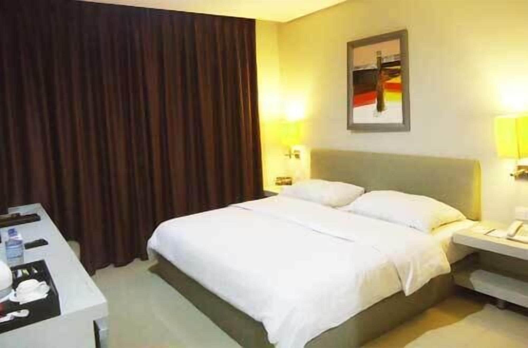 Hotel Swiss-Belexpress Jayapura Exterior foto